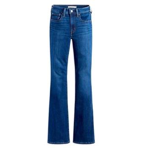 👖NWOT Levis Flare Jeans 💙